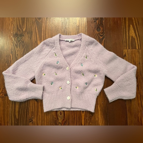 ENGLISH FACTORY Lavender Embroidered Floral Cardigan Faux Shell Buttons So Soft - Picture 4 of 9